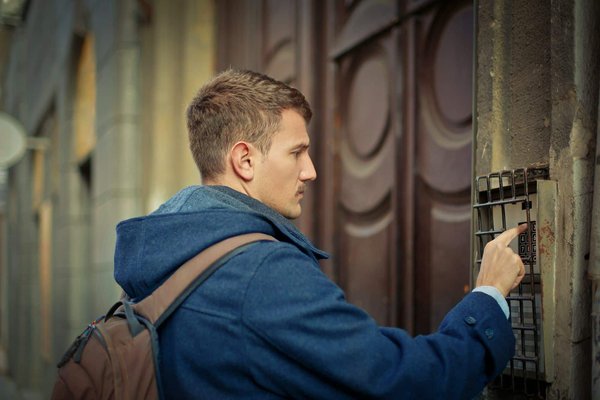 What are the top-rated walking tours in Edinburgh's Old Town?